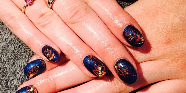 Black-Flowers Black floral nail art